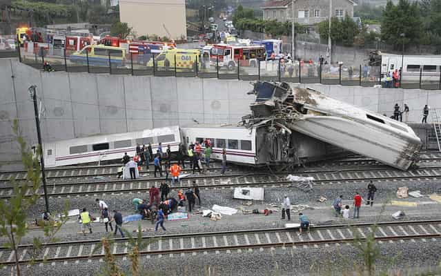General view of the train accident of a train which came from Madrid to Ferrol and that has been derailed close to Santiago de Compostela, Galicia, Spain on 24 July 2013. Renfe train company which operates this train, an Alvia model, has not informed about the numbers of deaths or injured people. Firemen, Police members and emergency members have moved to the place. (Photo by Oscar Corral/EFE)