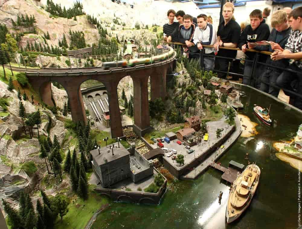 big model train set