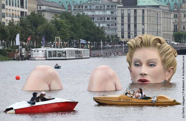 Sculpture Of Giant Bather Presented In Hamburg