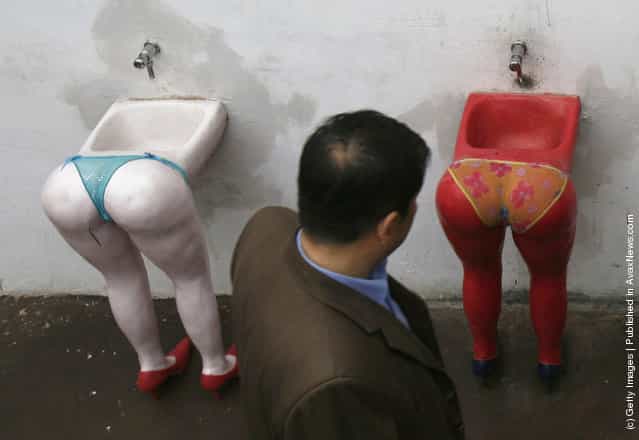 Many-sided China. Toilet-Theme