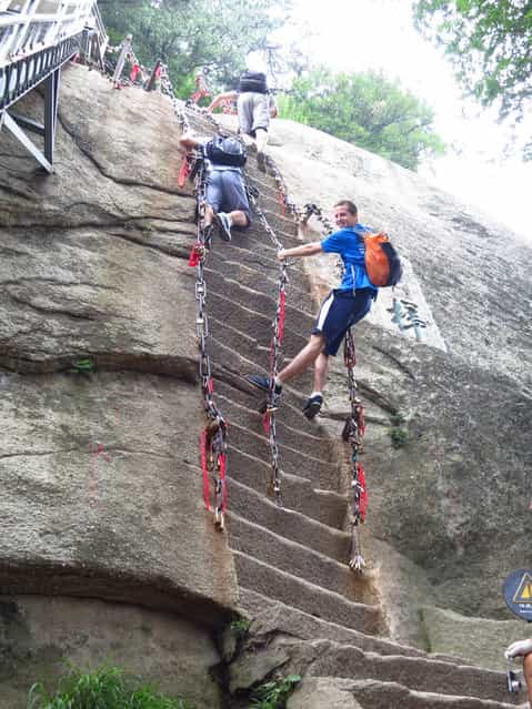 On the trail up Mount Hua, Xian, Shaanxi Province, China. (Photo by richard0428)