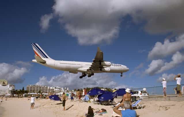 Landing at Princess Juliana Airport, St Maarten, Netherlands Antilles. (Photo by Jonathan E. Shaw)