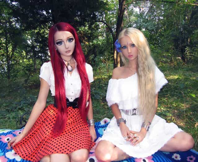 Human Dolls: Anastasiya Shpagina with Valeria Lukyanova. (Photo by Anastasiya Shpagina & Valeria Lukyanova)