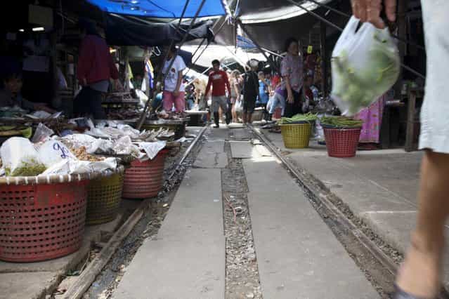 Maeklong Railway Market. (Photo by Michael)